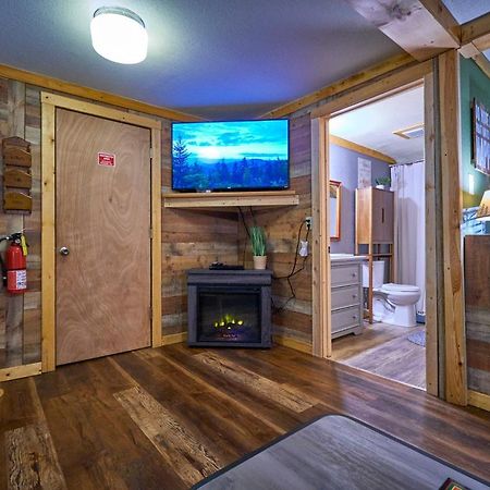 Steps From Downtown Pigeon Forge Parkway + Private Hottub And Firepit - Wifi - Firefly Bungalows מראה חיצוני תמונה