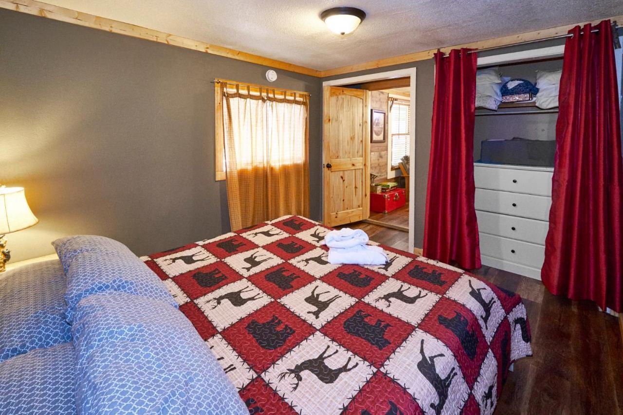 Steps From Downtown Pigeon Forge Parkway + Private Hottub And Firepit - Wifi - Firefly Bungalows מראה חיצוני תמונה