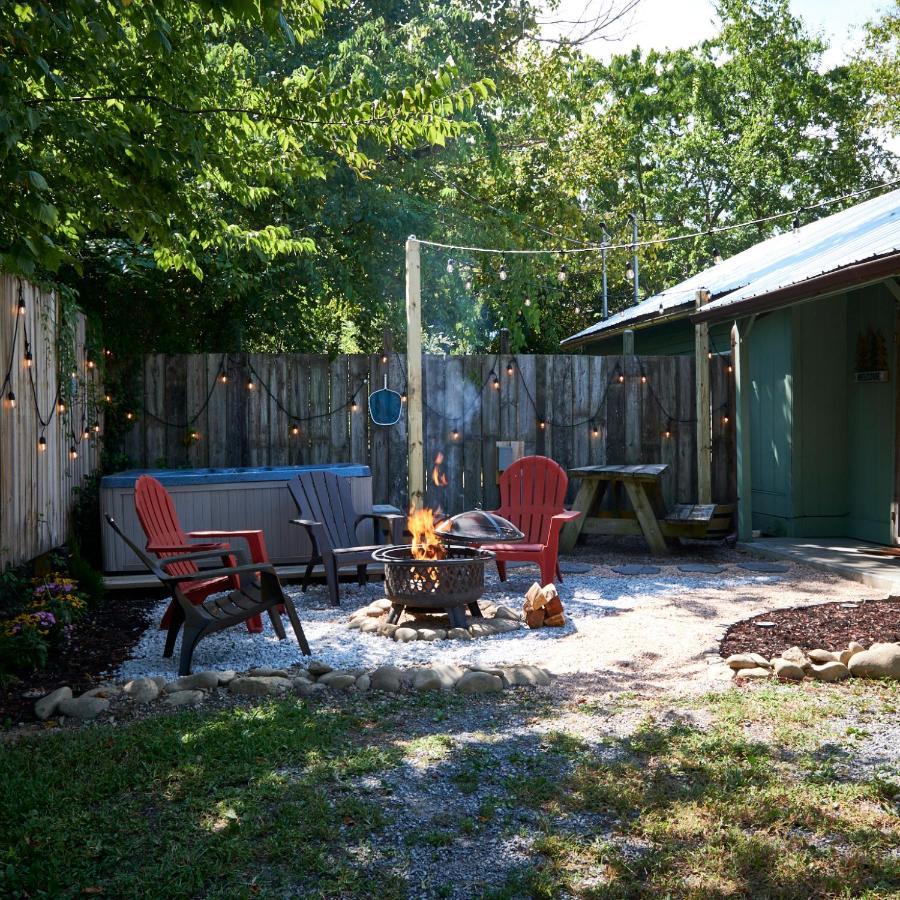Steps From Downtown Pigeon Forge Parkway + Private Hottub And Firepit - Wifi - Firefly Bungalows מראה חיצוני תמונה