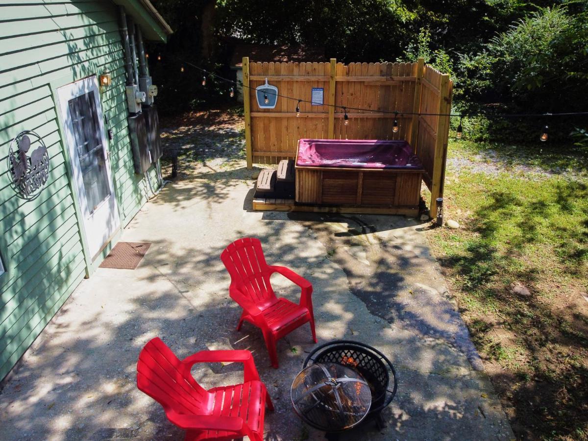 Steps From Downtown Pigeon Forge Parkway + Private Hottub And Firepit - Wifi - Firefly Bungalows מראה חיצוני תמונה