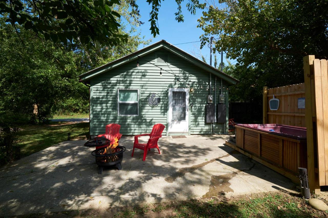 Steps From Downtown Pigeon Forge Parkway + Private Hottub And Firepit - Wifi - Firefly Bungalows מראה חיצוני תמונה