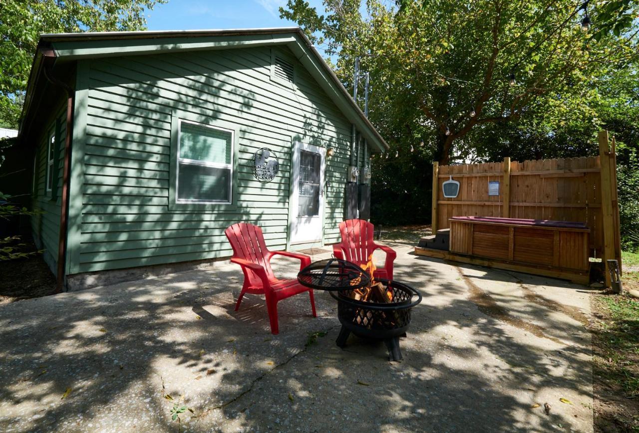 Steps From Downtown Pigeon Forge Parkway + Private Hottub And Firepit - Wifi - Firefly Bungalows מראה חיצוני תמונה