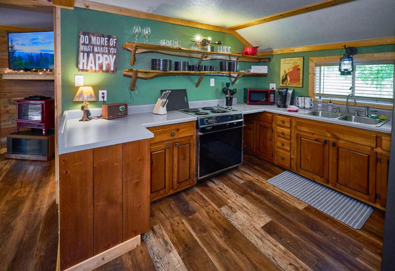 Steps From Downtown Pigeon Forge Parkway + Private Hottub And Firepit - Wifi - Firefly Bungalows מראה חיצוני תמונה