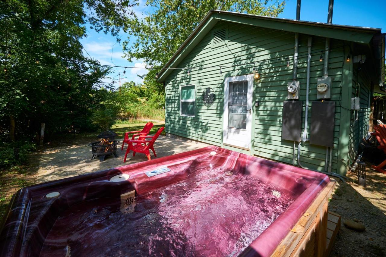 Steps From Downtown Pigeon Forge Parkway + Private Hottub And Firepit - Wifi - Firefly Bungalows מראה חיצוני תמונה