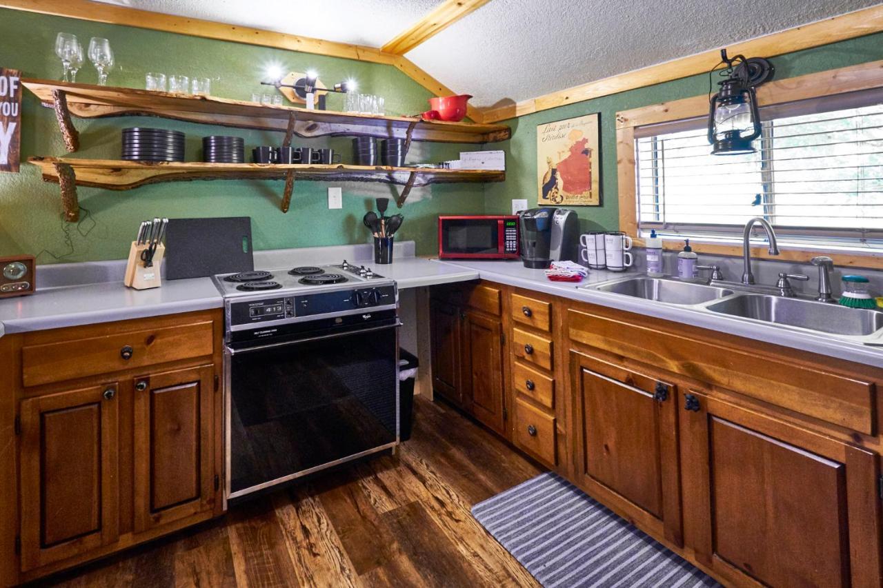 Steps From Downtown Pigeon Forge Parkway + Private Hottub And Firepit - Wifi - Firefly Bungalows מראה חיצוני תמונה