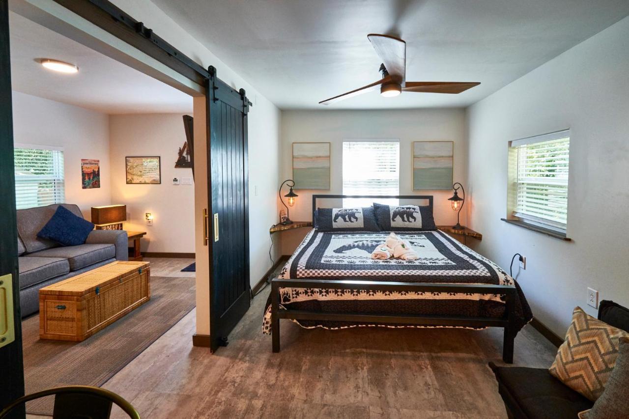 Steps From Downtown Pigeon Forge Parkway + Private Hottub And Firepit - Wifi - Firefly Bungalows מראה חיצוני תמונה
