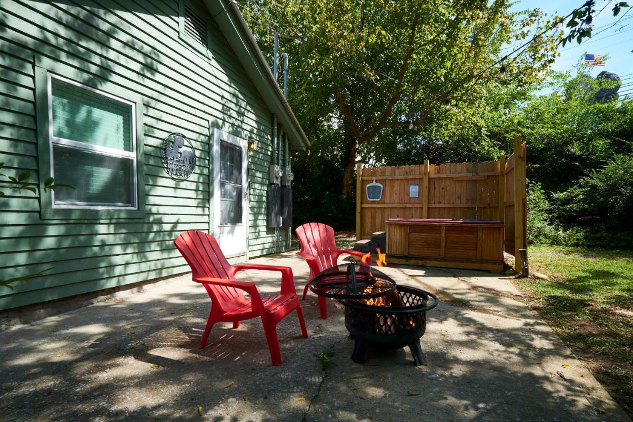Steps From Downtown Pigeon Forge Parkway + Private Hottub And Firepit - Wifi - Firefly Bungalows מראה חיצוני תמונה