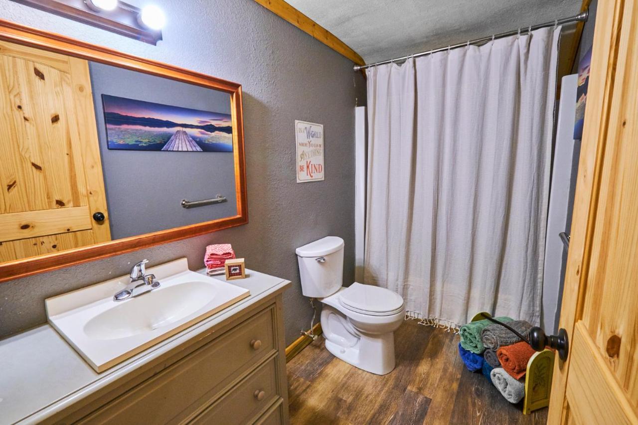 Steps From Downtown Pigeon Forge Parkway + Private Hottub And Firepit - Wifi - Firefly Bungalows מראה חיצוני תמונה