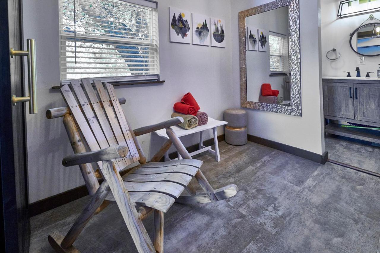 Steps From Downtown Pigeon Forge Parkway + Private Hottub And Firepit - Wifi - Firefly Bungalows מראה חיצוני תמונה
