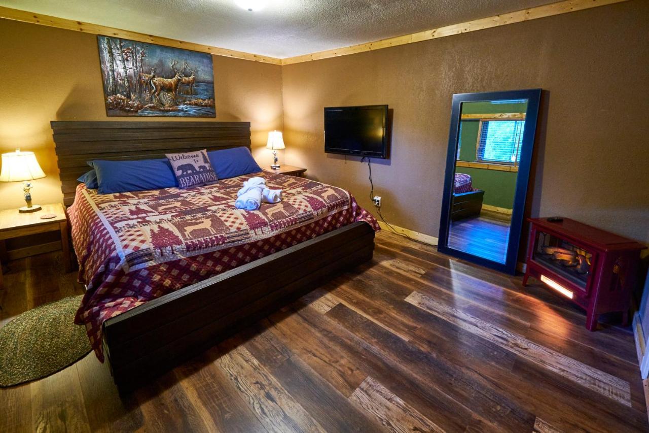 Steps From Downtown Pigeon Forge Parkway + Private Hottub And Firepit - Wifi - Firefly Bungalows מראה חיצוני תמונה