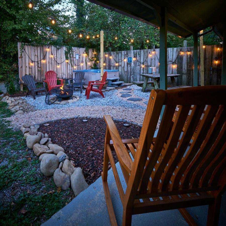 Steps From Downtown Pigeon Forge Parkway + Private Hottub And Firepit - Wifi - Firefly Bungalows מראה חיצוני תמונה
