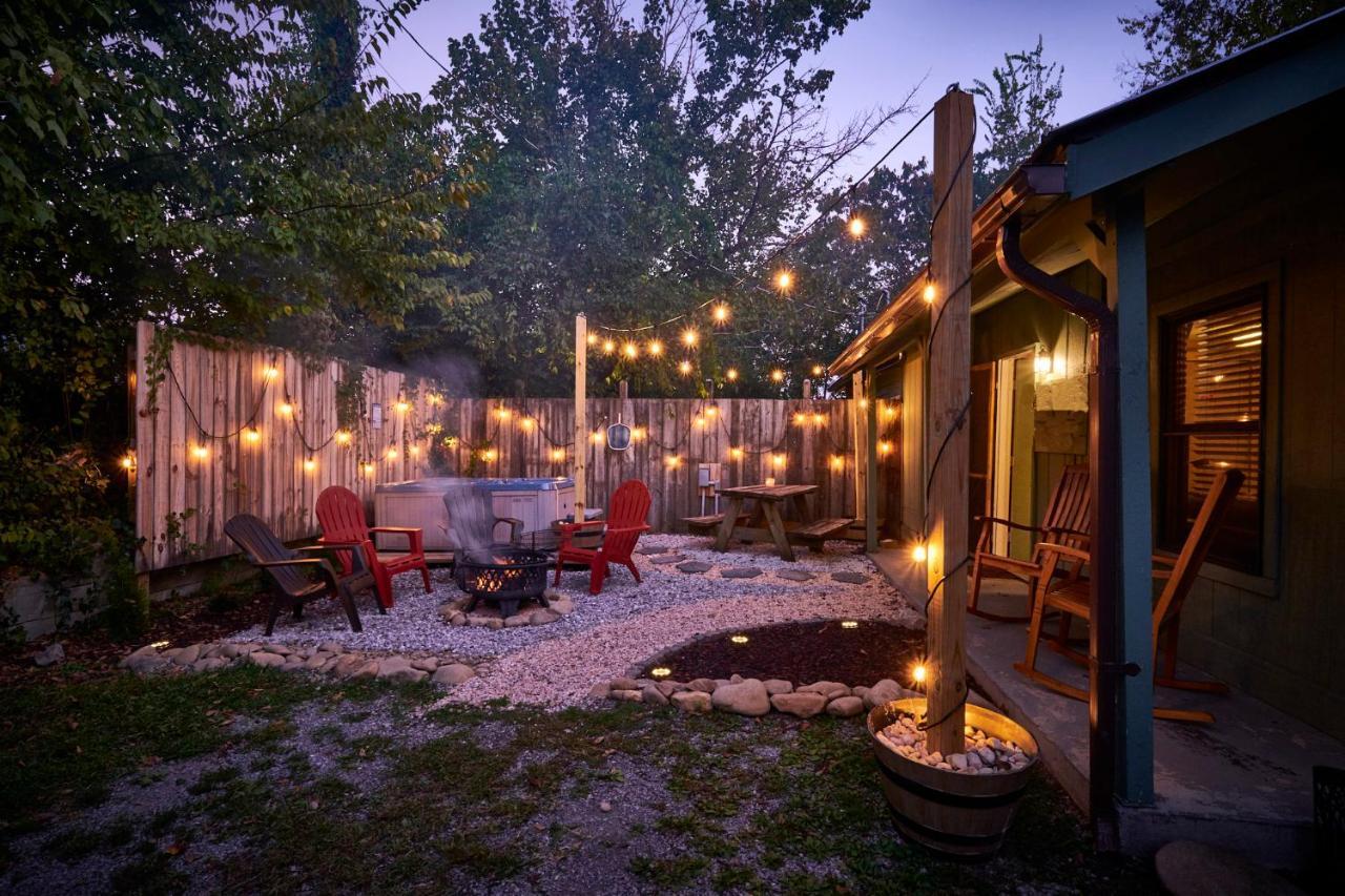 Steps From Downtown Pigeon Forge Parkway + Private Hottub And Firepit - Wifi - Firefly Bungalows מראה חיצוני תמונה